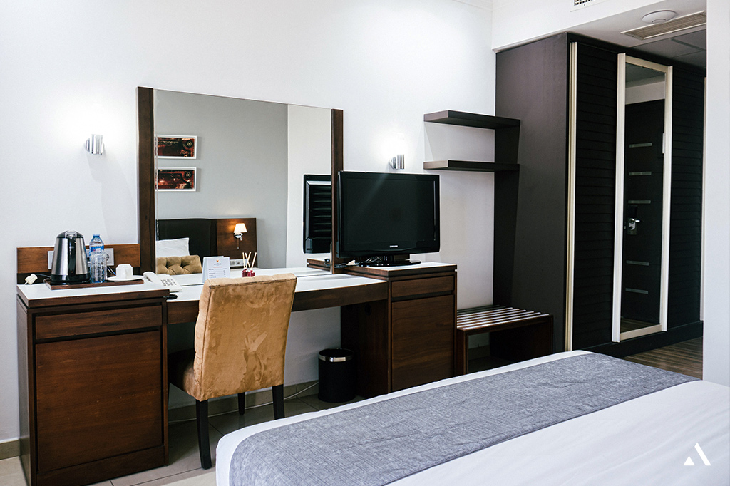 Avenue Suites Hotel bedroom suite